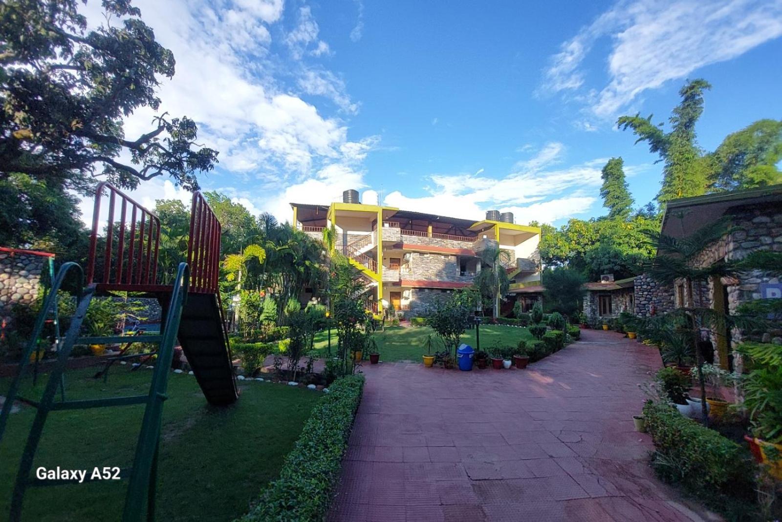 Hr Dukes Den Resort Ramnagar  Exterior photo